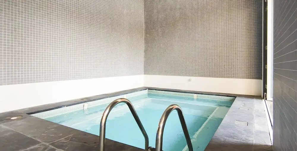 Дубай: LUX  The Elegant DIFC Suite