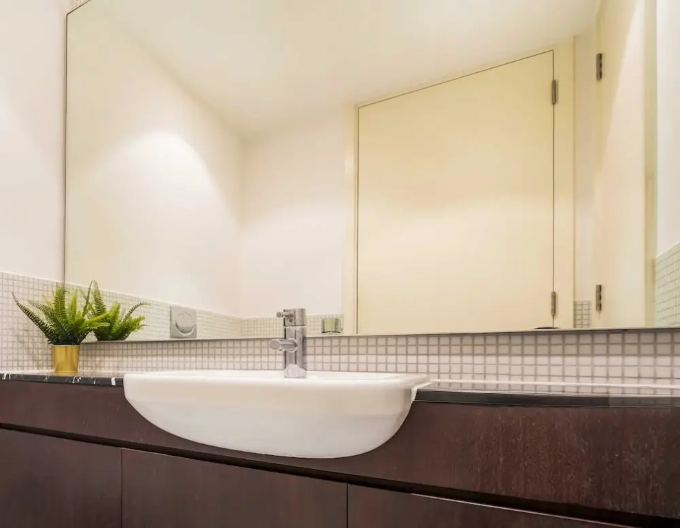Дубай: LUX  The Elegant DIFC Suite