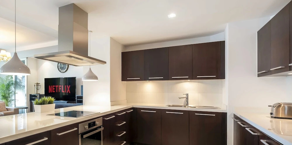 Дубай: LUX  The Elegant DIFC Suite