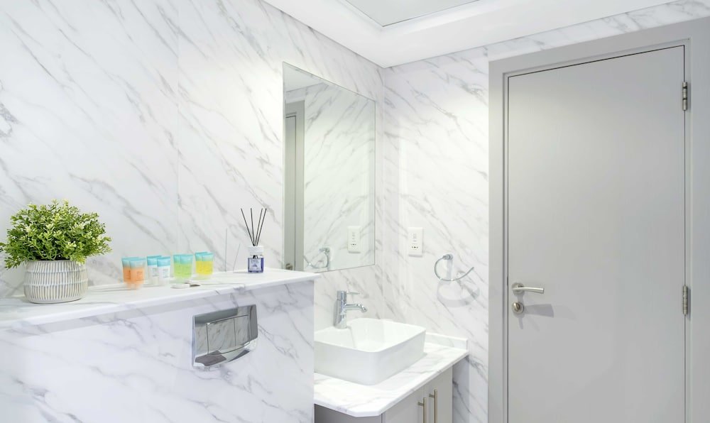 Дубай: LUX The Marina Ocean View Suite 4
