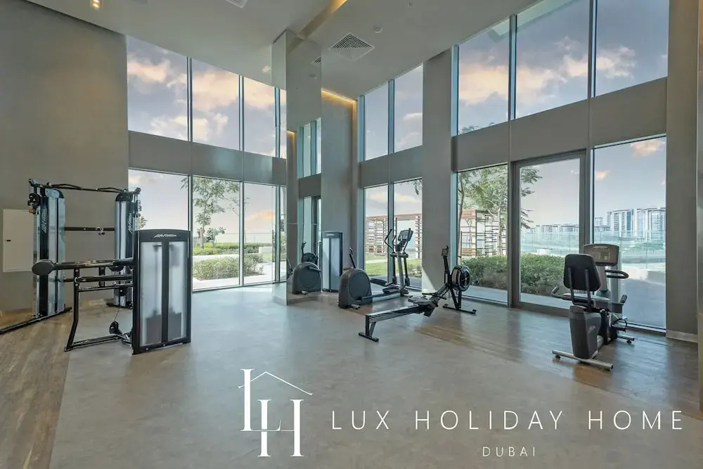 Дубай: LUX 52 42 Deluxe Marina View Suite 2