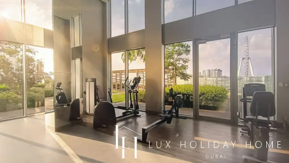 Дубай: LUX 52 42 Deluxe Marina View Suite 2