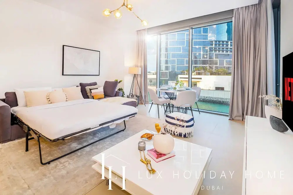 Дубай: LUX 52 42 Deluxe Marina View Suite 2