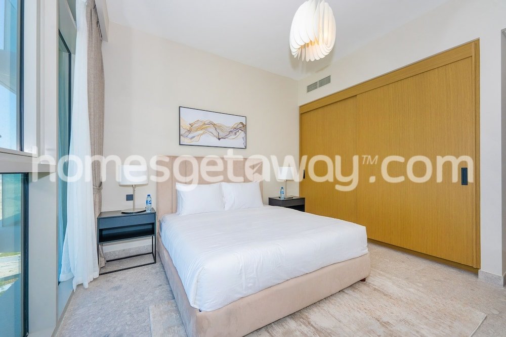 Дубай: HomesGetaway-Golf Suites Dubai Hills 1BR