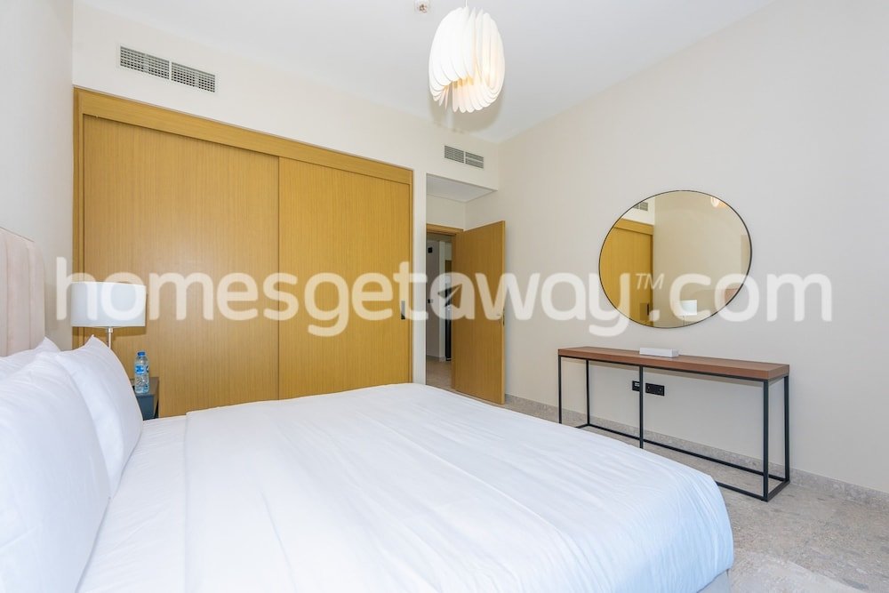Дубай: HomesGetaway-Golf Suites Dubai Hills 1BR