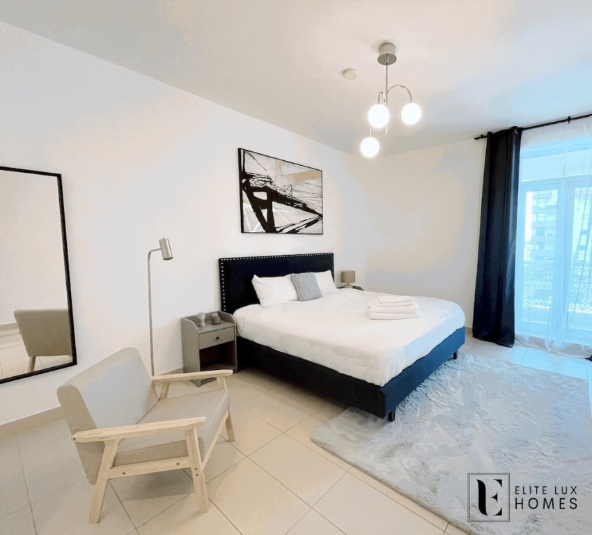 Elite LUX Holiday Homes - Beautiful Escape 2BR Direct Metro Access in Al Furjan Dubai, Dubai — фото 1