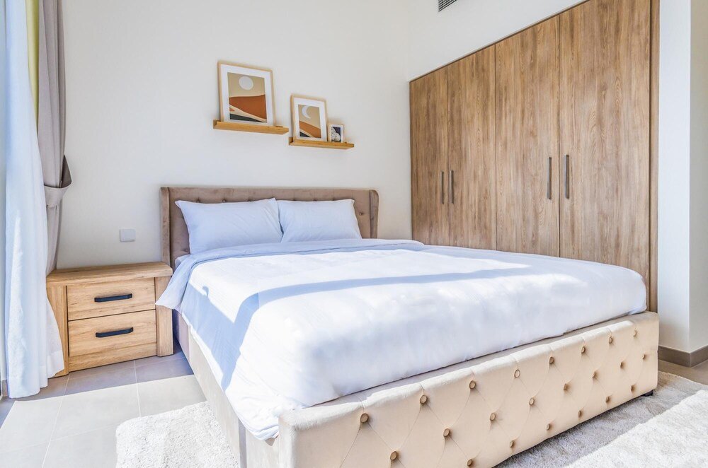 Дубай: Elite LUX Holiday Homes - Upscale Stylish 2BR Dubai Hills