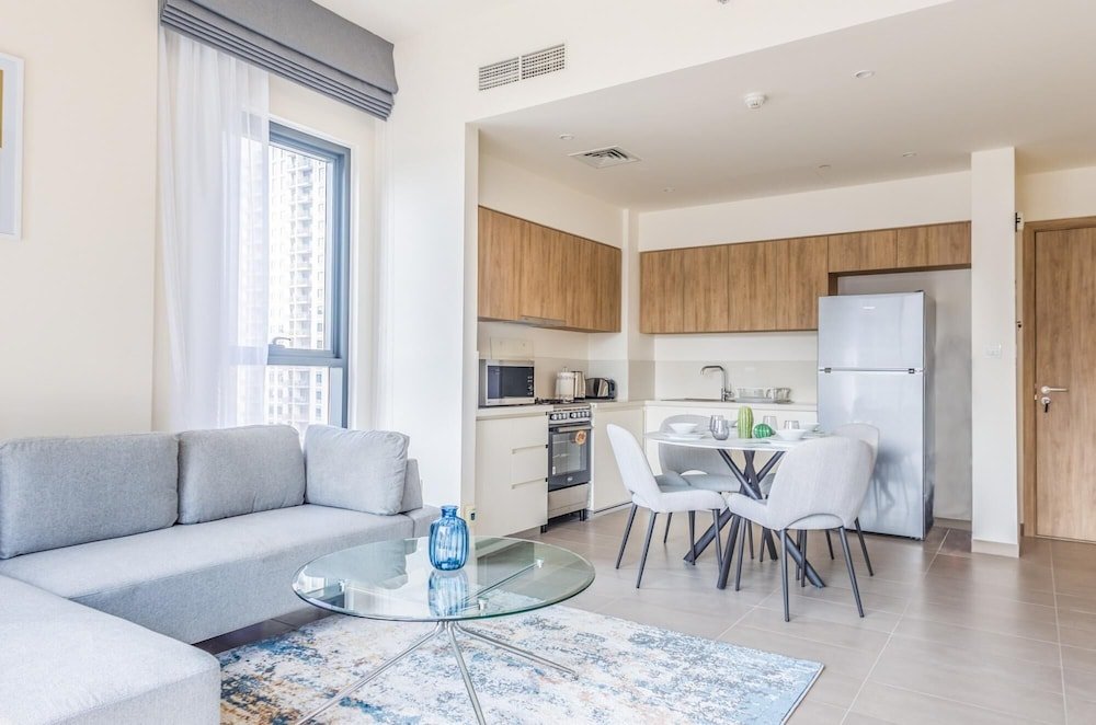 Дубай: Elite LUX Holiday Homes - Upscale Stylish 2BR Dubai Hills