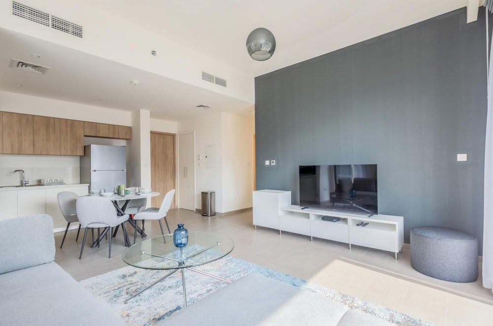 Дубай: Elite LUX Holiday Homes - Upscale Stylish 2BR Dubai Hills