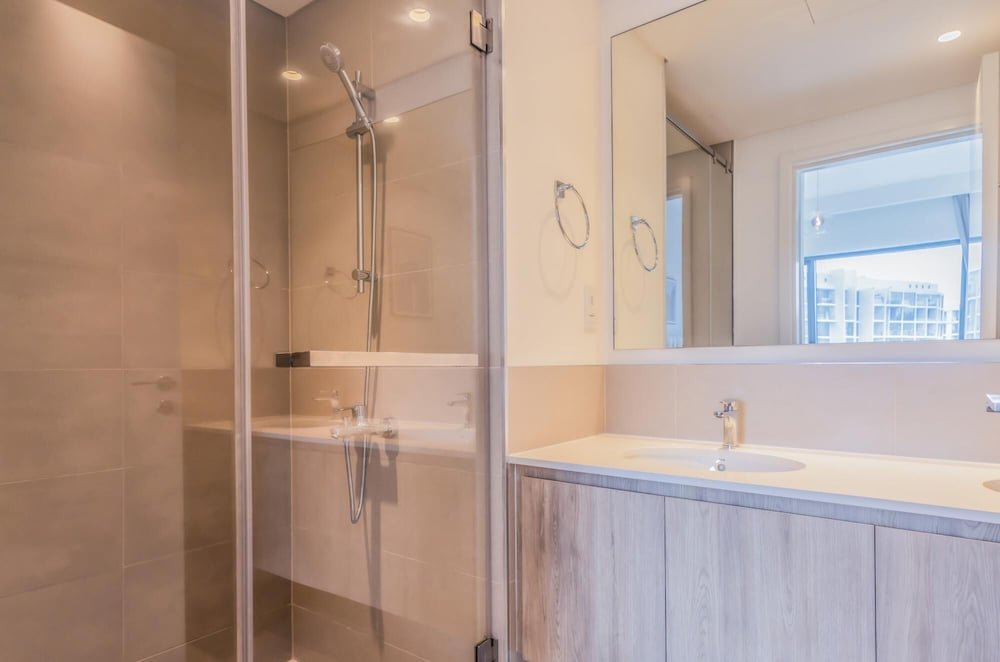 Дубай: Elite LUX Holiday Homes - Upscale Stylish 2BR Dubai Hills