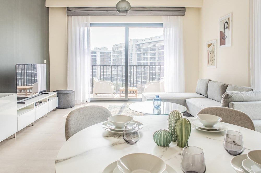 Дубай: Elite LUX Holiday Homes - Upscale Stylish 2BR Dubai Hills