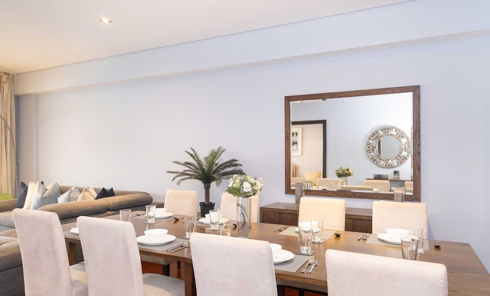 Дубай: LUX The Anantara Residence Suite