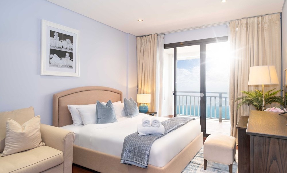 Дубай: LUX The Anantara Residence Suite