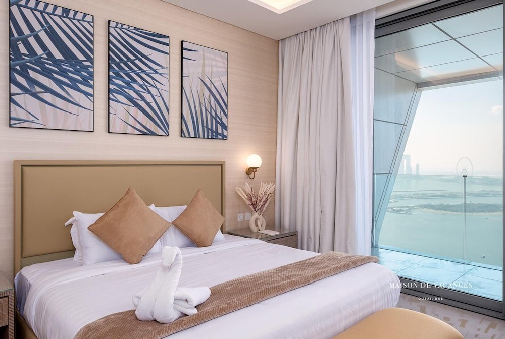 Дубай: The Palm Tower Skyline View 2 Bedroom in Dubai