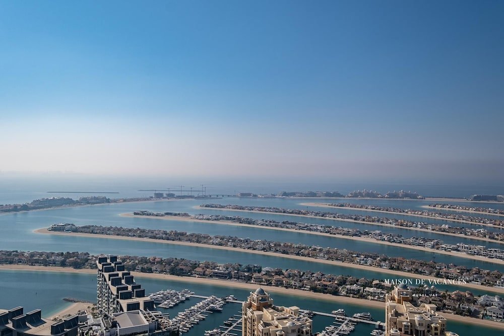 Дубай: The Palm Tower Skyline View 2 Bedroom in Dubai