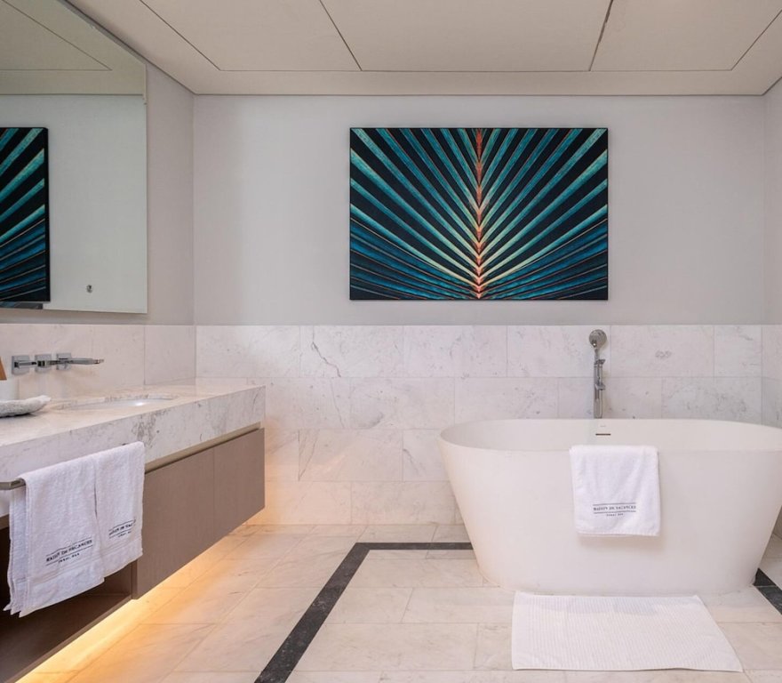 Дубай: The Palm Tower Skyline View 2 Bedroom in Dubai
