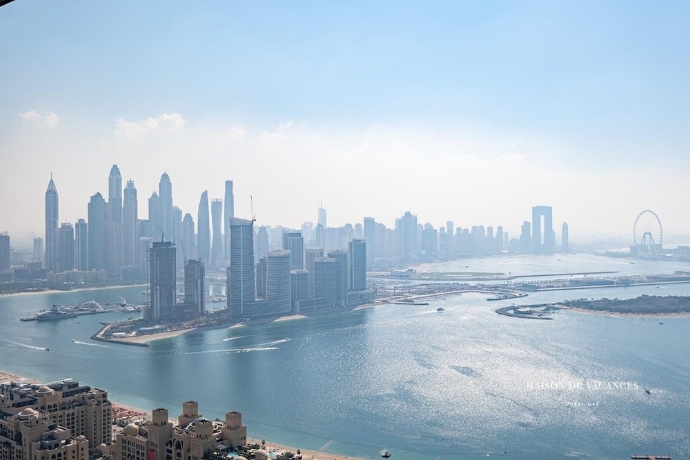 Дубай: The Palm Tower Skyline View 2 Bedroom in Dubai