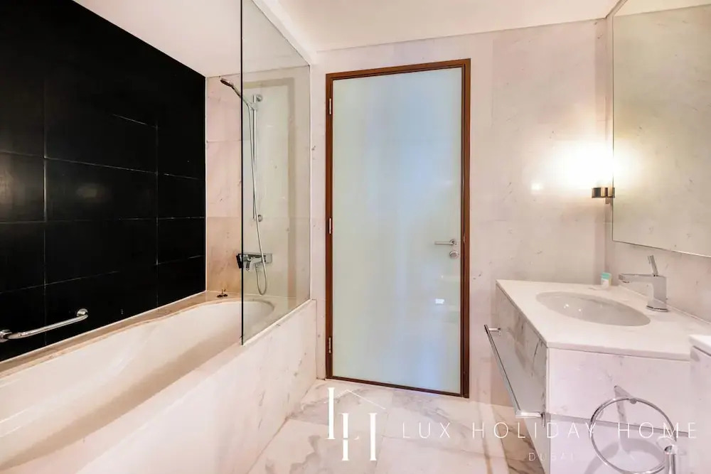 Дубай: LUX  The Address Dubai Mall Suite