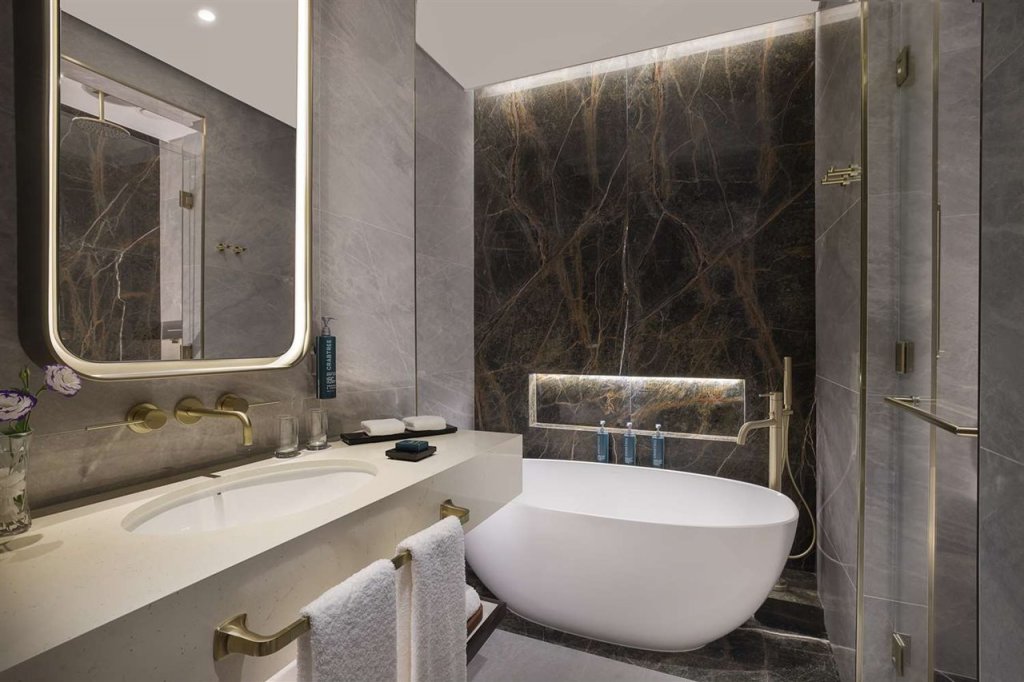 Дубай: Embassy Suites By Hilton Dubai Business Bay