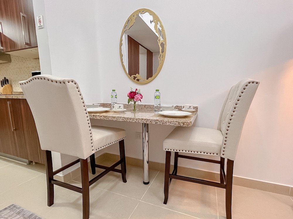 Дубай: Cosmos Living Luxurious Studio Near Mari