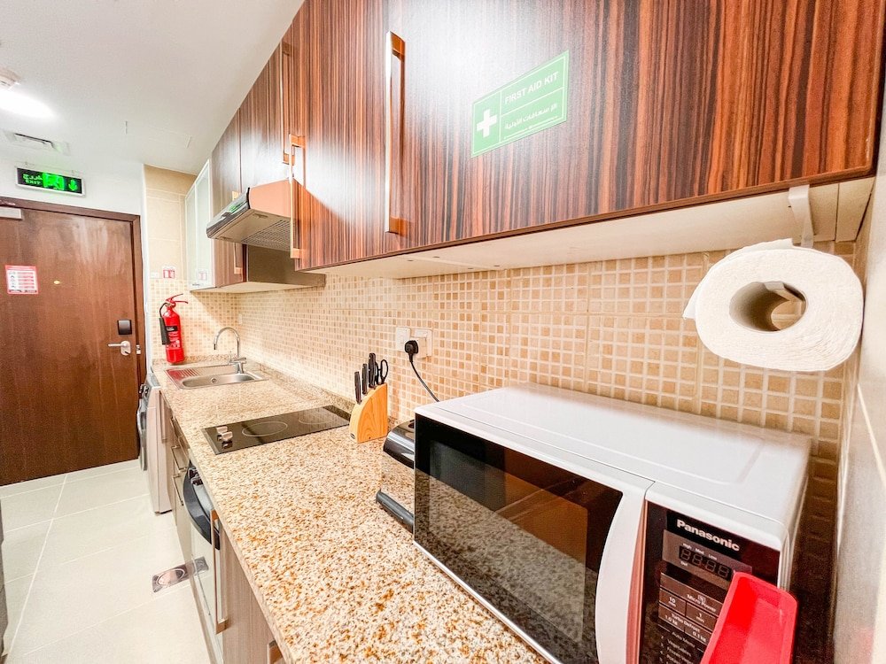 Дубай: Cosmos Living Luxurious Studio Near Mari
