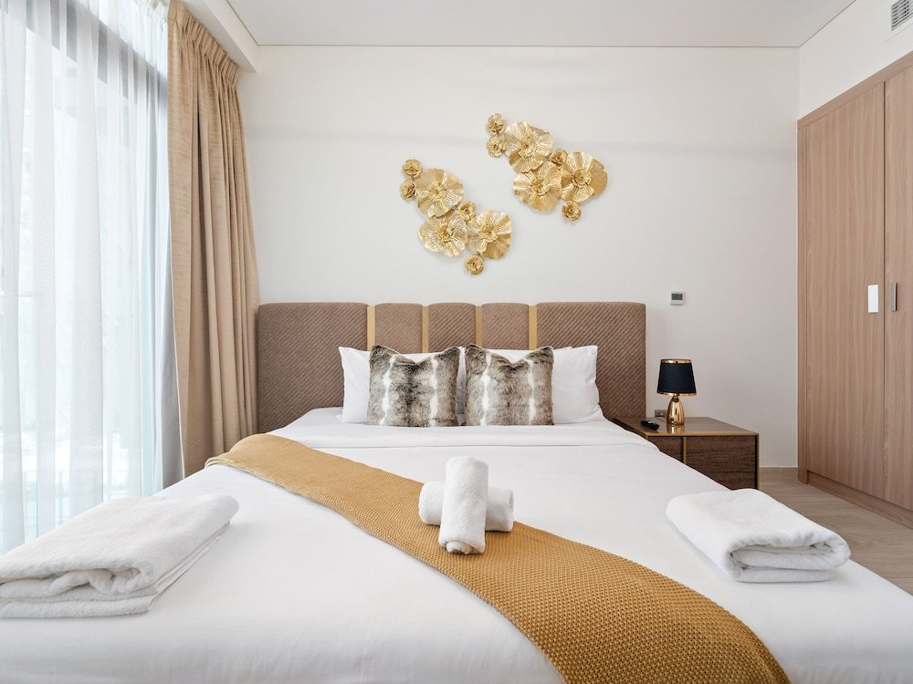 Дубай: Lovely Studio with Cozy Balcony and Outdoor Pool