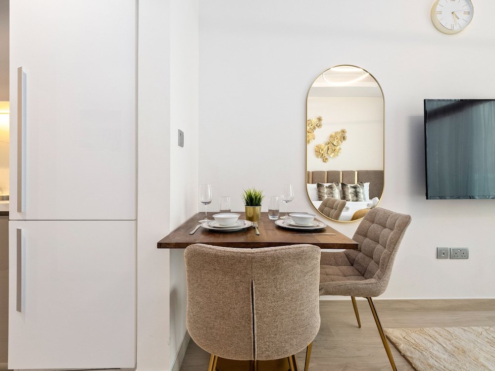 Дубай: Lovely Studio with Cozy Balcony and Outdoor Pool