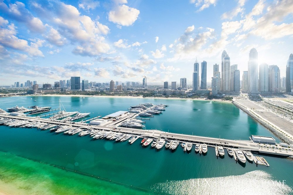 Дубай: LUX  Luxury Sunrise Beachfront Suite 1