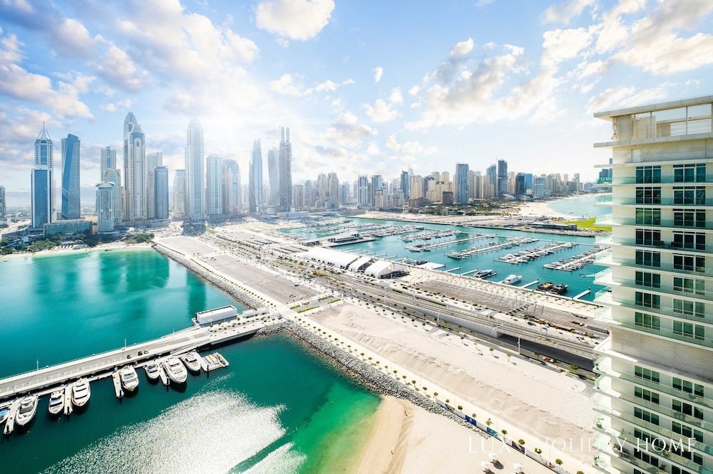 Дубай: LUX  Luxury Sunrise Beachfront Suite 1