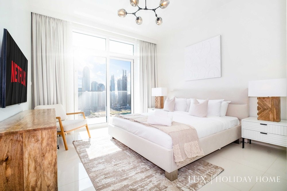 Дубай: LUX  Luxury Sunrise Beachfront Suite 1
