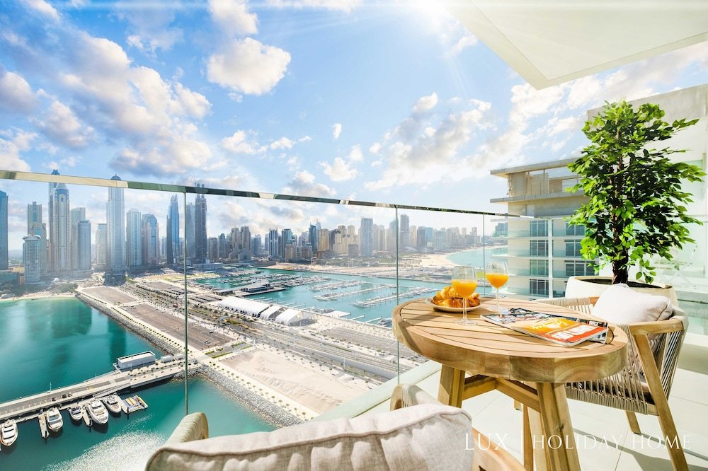 Дубай: LUX  Luxury Sunrise Beachfront Suite 1
