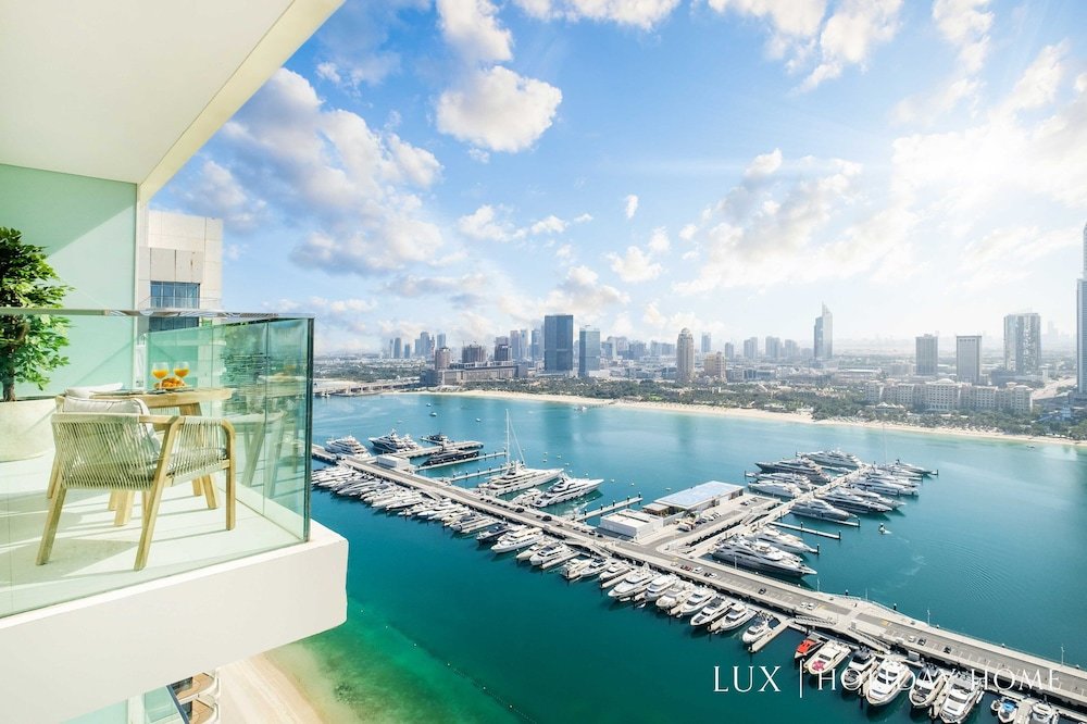 Дубай: LUX  Luxury Sunrise Beachfront Suite 1