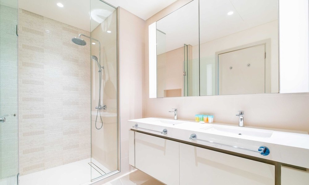 Дубай: LUX  Luxury Sunrise Beachfront Suite 1