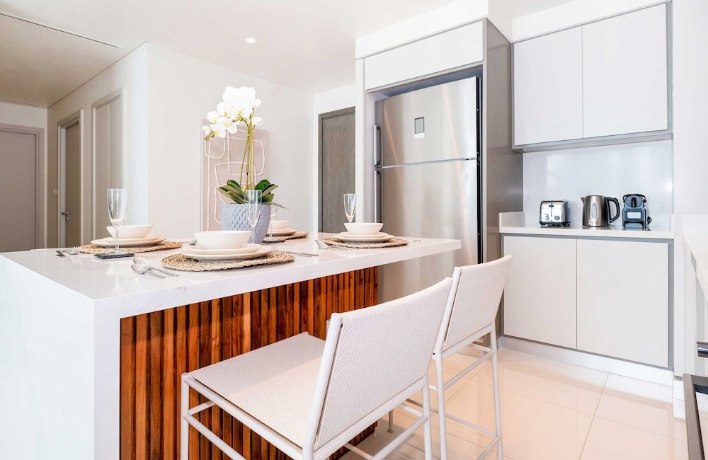 Дубай: LUX  Luxury Sunrise Beachfront Suite 1
