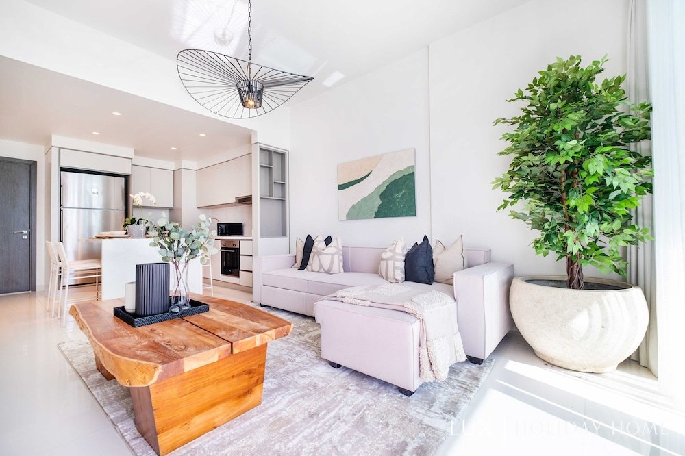 Дубай: LUX  Luxury Sunrise Beachfront Suite 1