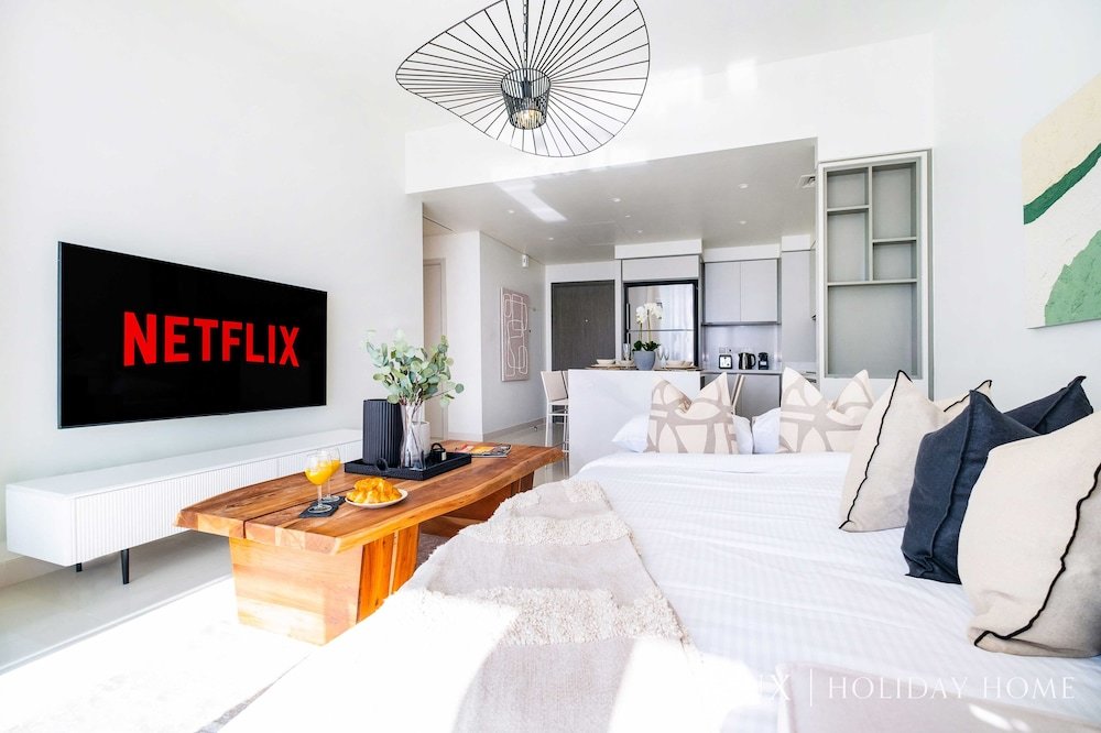 Дубай: LUX  Luxury Sunrise Beachfront Suite 1