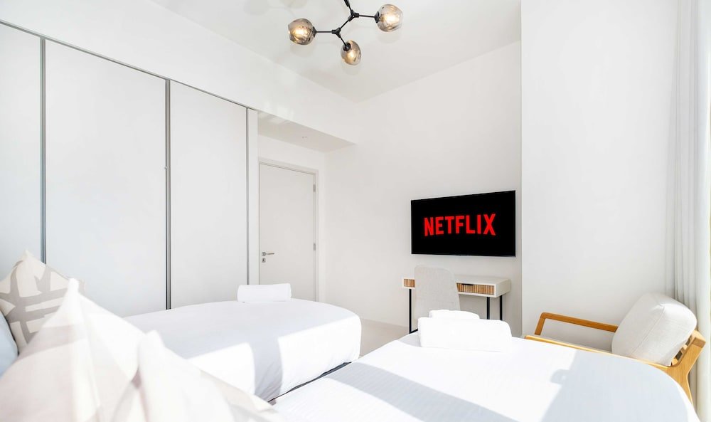 Дубай: LUX  Luxury Sunrise Beachfront Suite 1