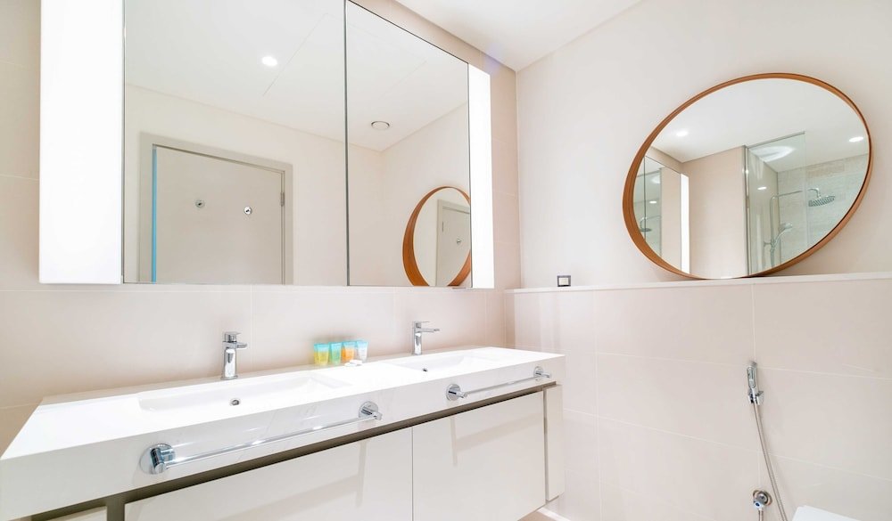 Дубай: LUX  Luxury Sunrise Beachfront Suite 1