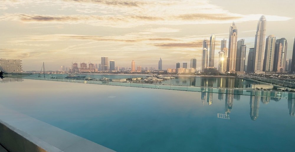 Дубай: LUX  Luxury Sunrise Beachfront Suite 1