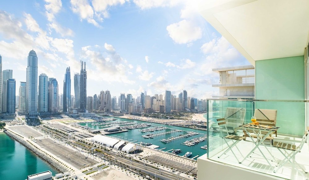 Дубай: LUX  Luxury Sunrise Beachfront Suite 1