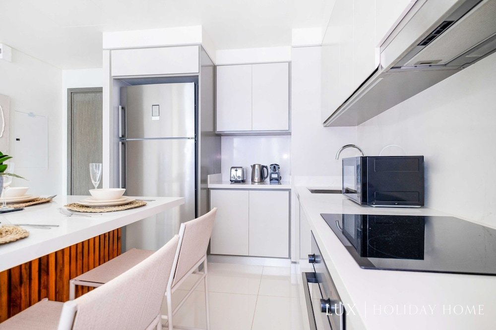 Дубай: LUX  Luxury Sunrise Beachfront Suite 1