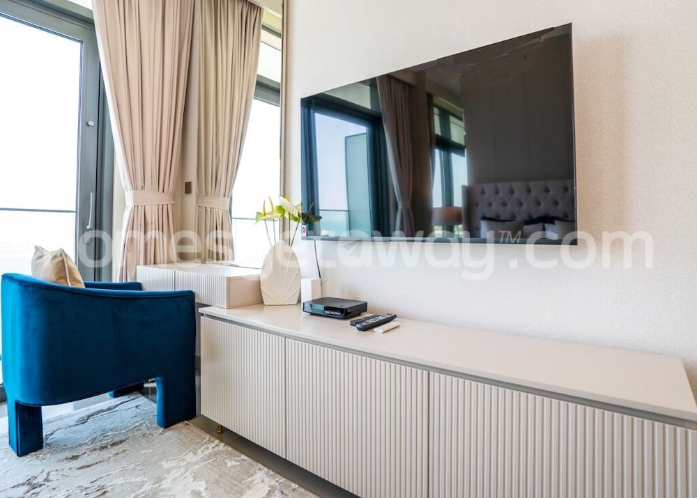Дубай: HomesGetaway-2BR in Beach Vista Tower 1