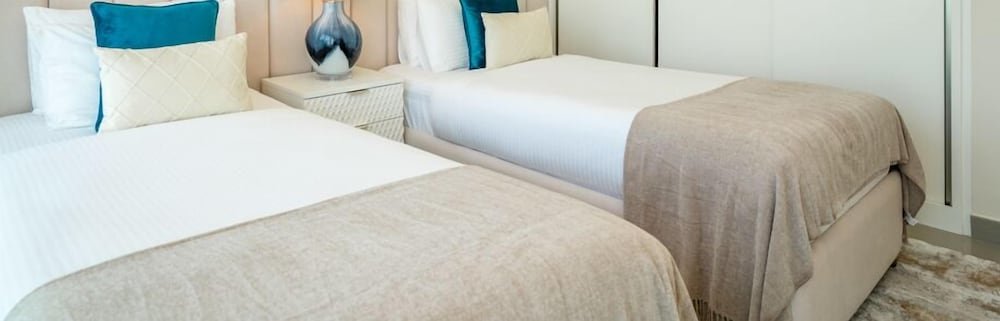 Дубай: HomesGetaway-2BR in Beach Vista Tower 1