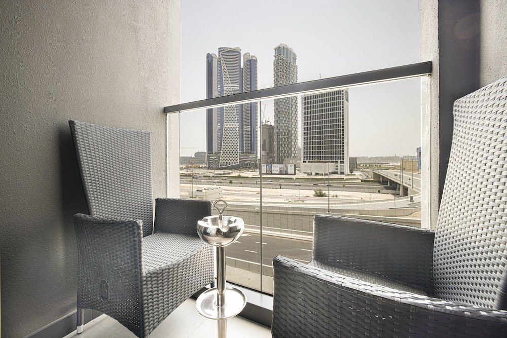 Дубай: Waves - The Suite Dubai Luxury Studio Waterfront Living