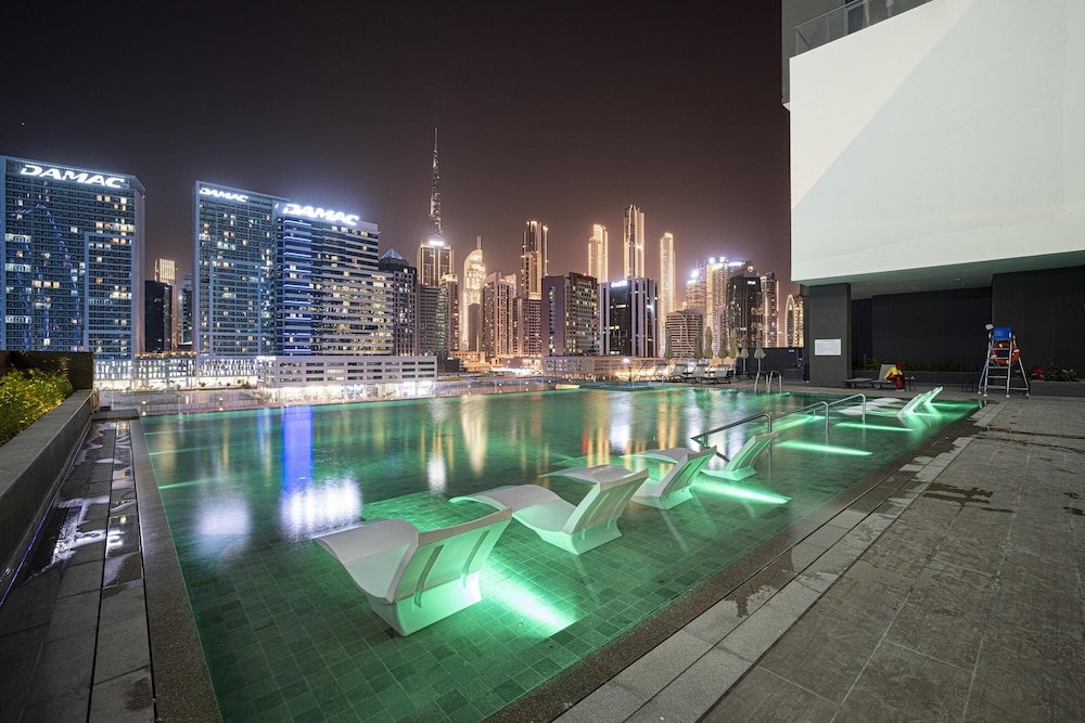 Дубай: Waves - The Suite Dubai Luxury Studio Waterfront Living