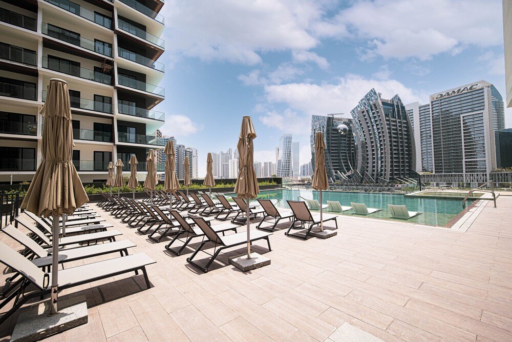 Дубай: Waves - The Suite Dubai Luxury Studio Waterfront Living