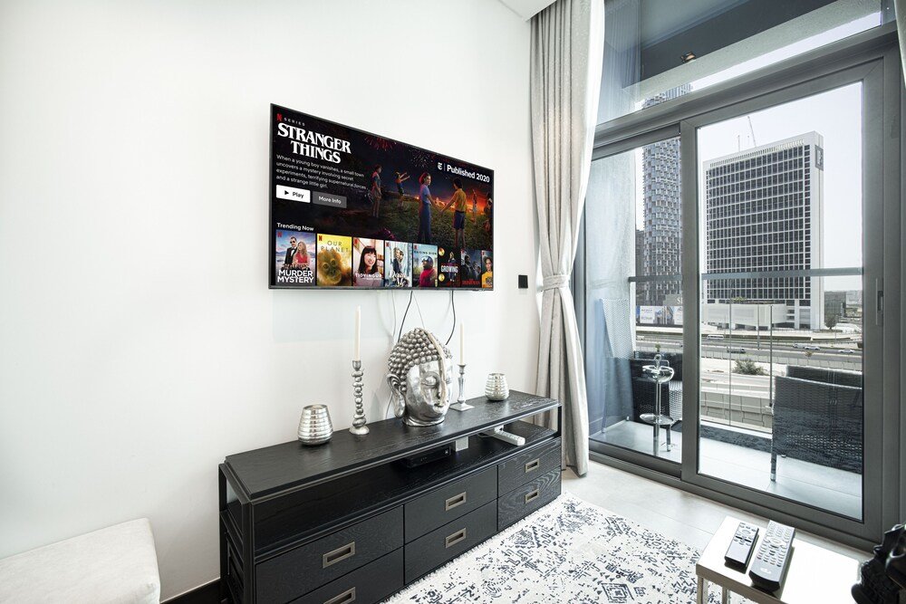 Дубай: Waves - The Suite Dubai Luxury Studio Waterfront Living