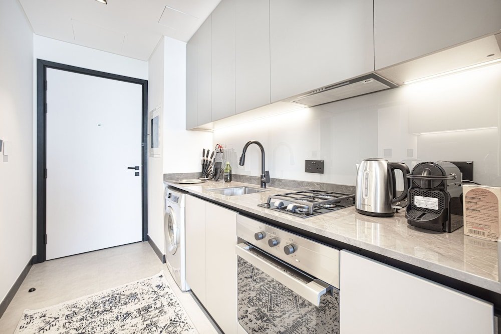Дубай: Waves - The Suite Dubai Luxury Studio Waterfront Living