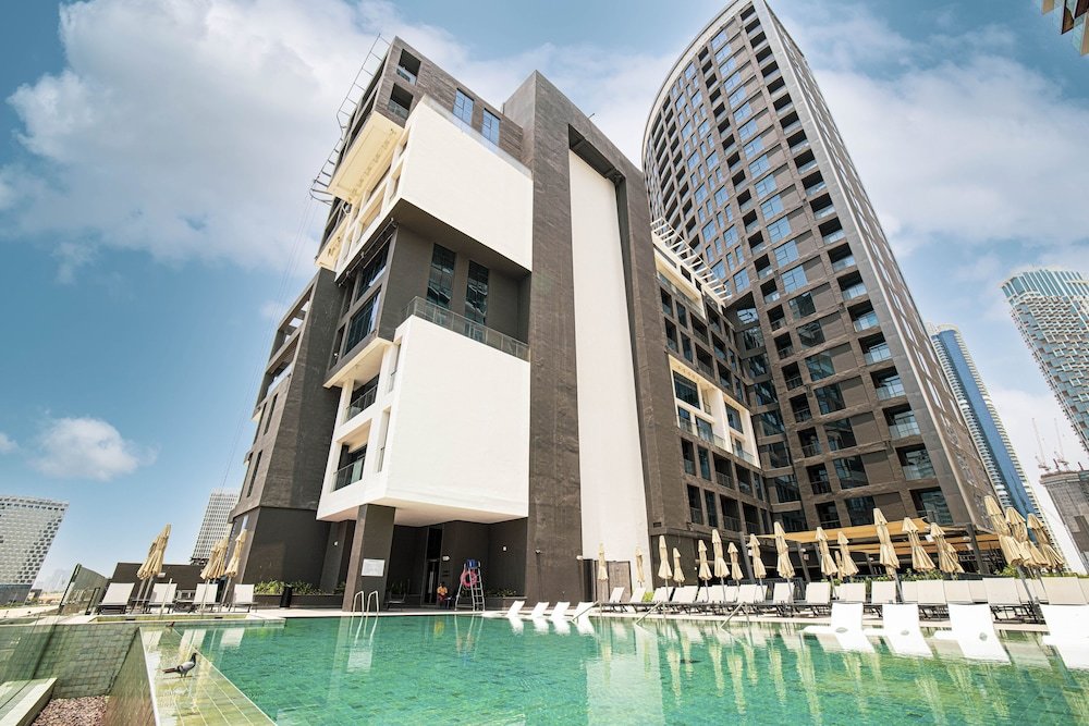 Дубай: Waves - The Suite Dubai Luxury Studio Waterfront Living