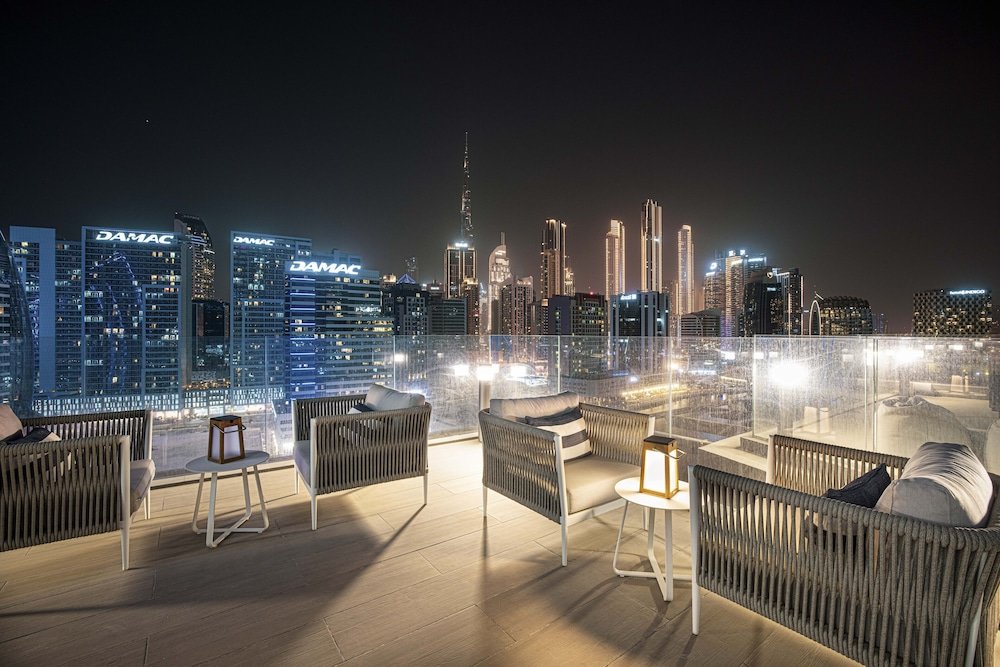 Дубай: Waves - The Suite Dubai Luxury Studio Waterfront Living